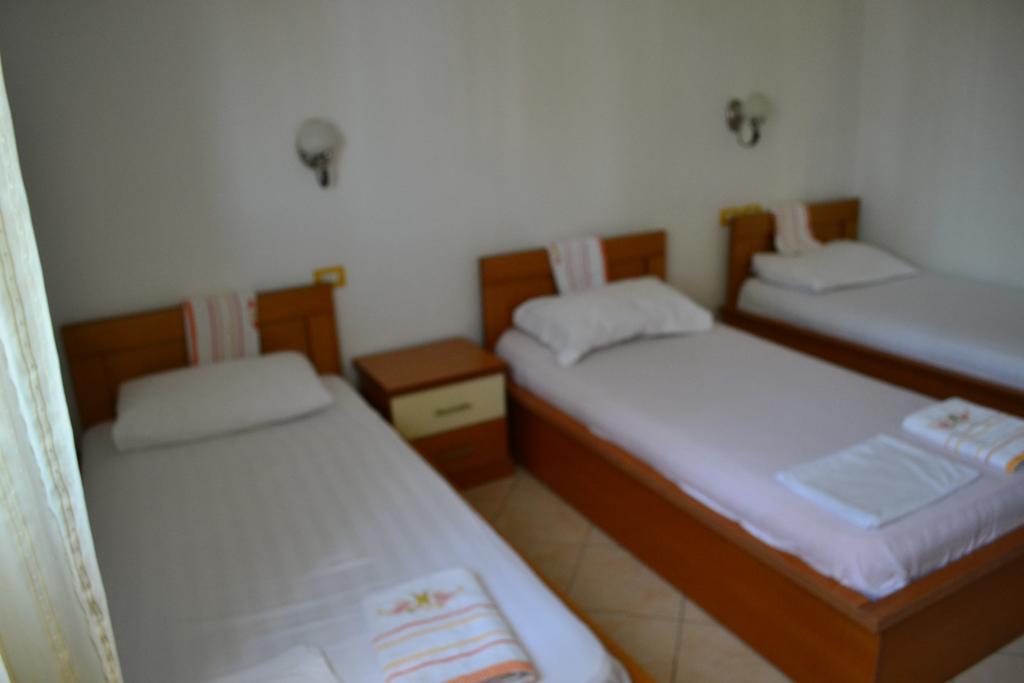Hotel Alpine Влёра Номер фото